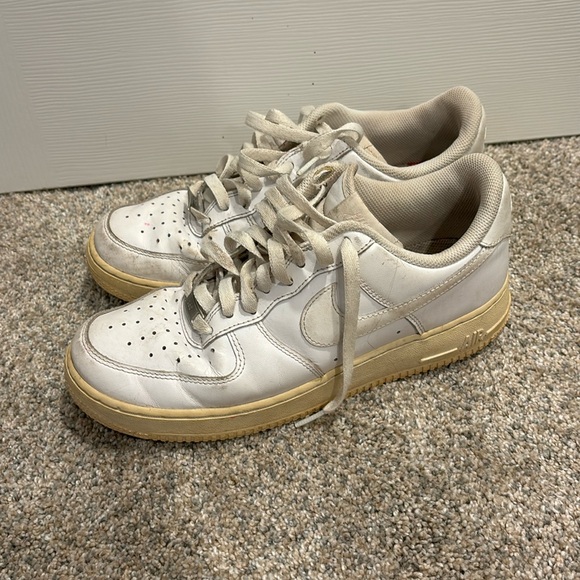 Woman’s size 9 Air force 1 - Picture 1 of 3